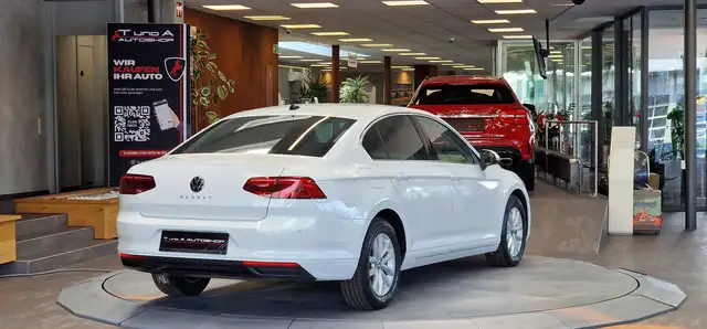 Volkswagen Passat view 7