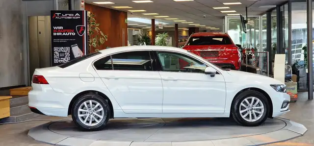 Volkswagen Passat view 5