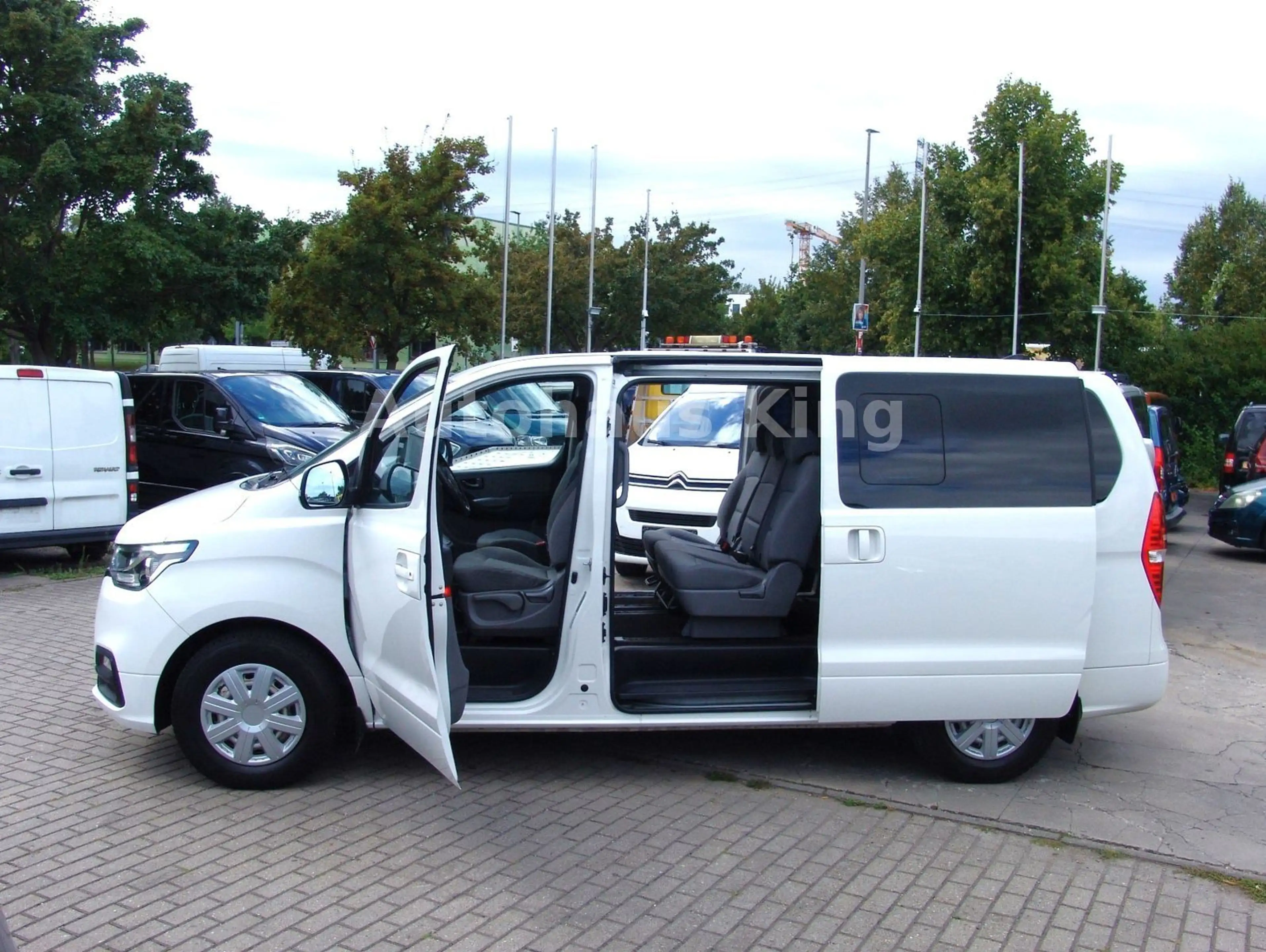 Hyundai H-1 Travel Trend neues Modell -AUT/NAVI/8Sit — photo 5
