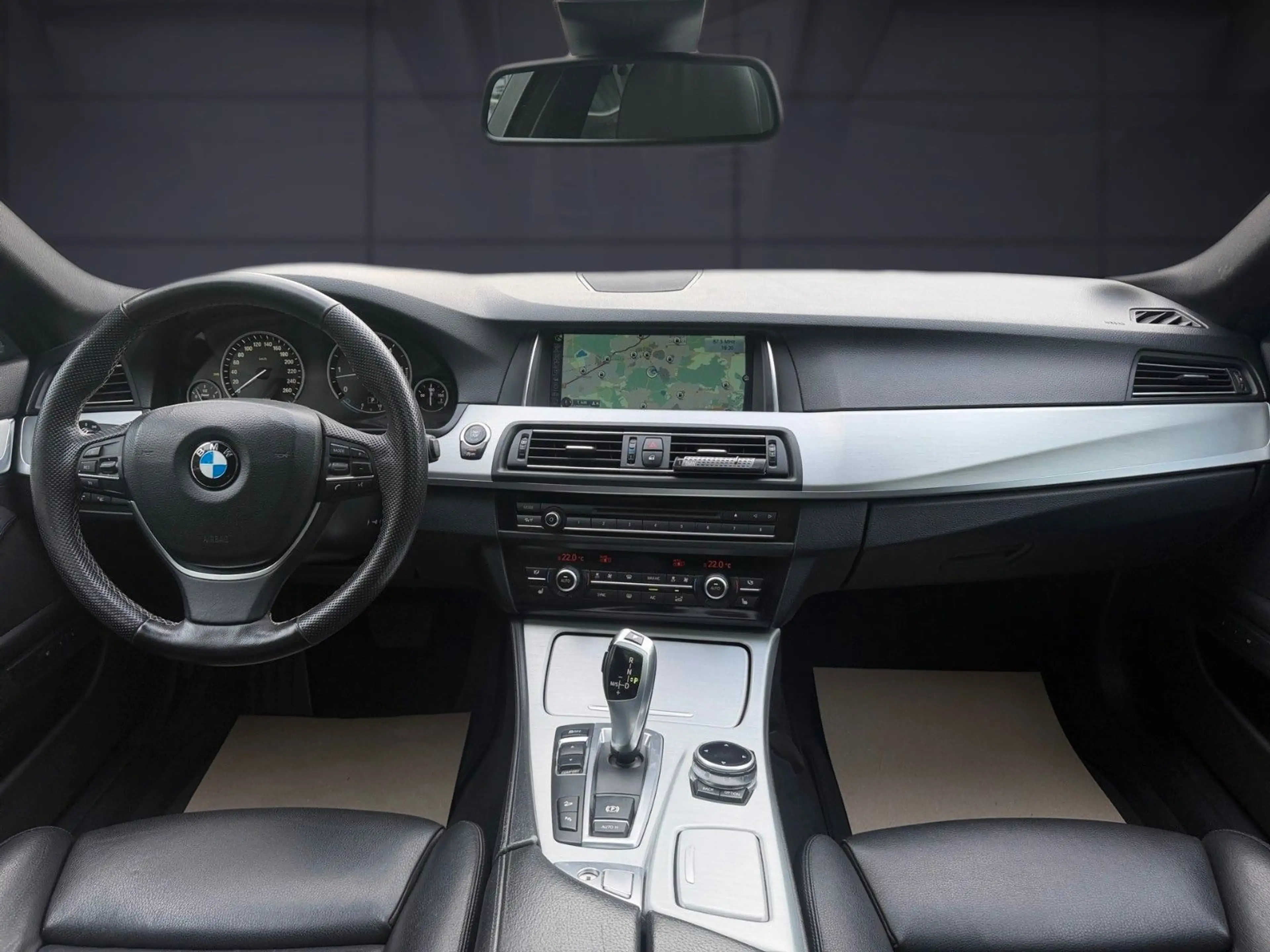 BMW 535 D X-DRIVE AUTM/PANO/AHK/NAVI/LEDER/HEAD-UP/ — photo 13