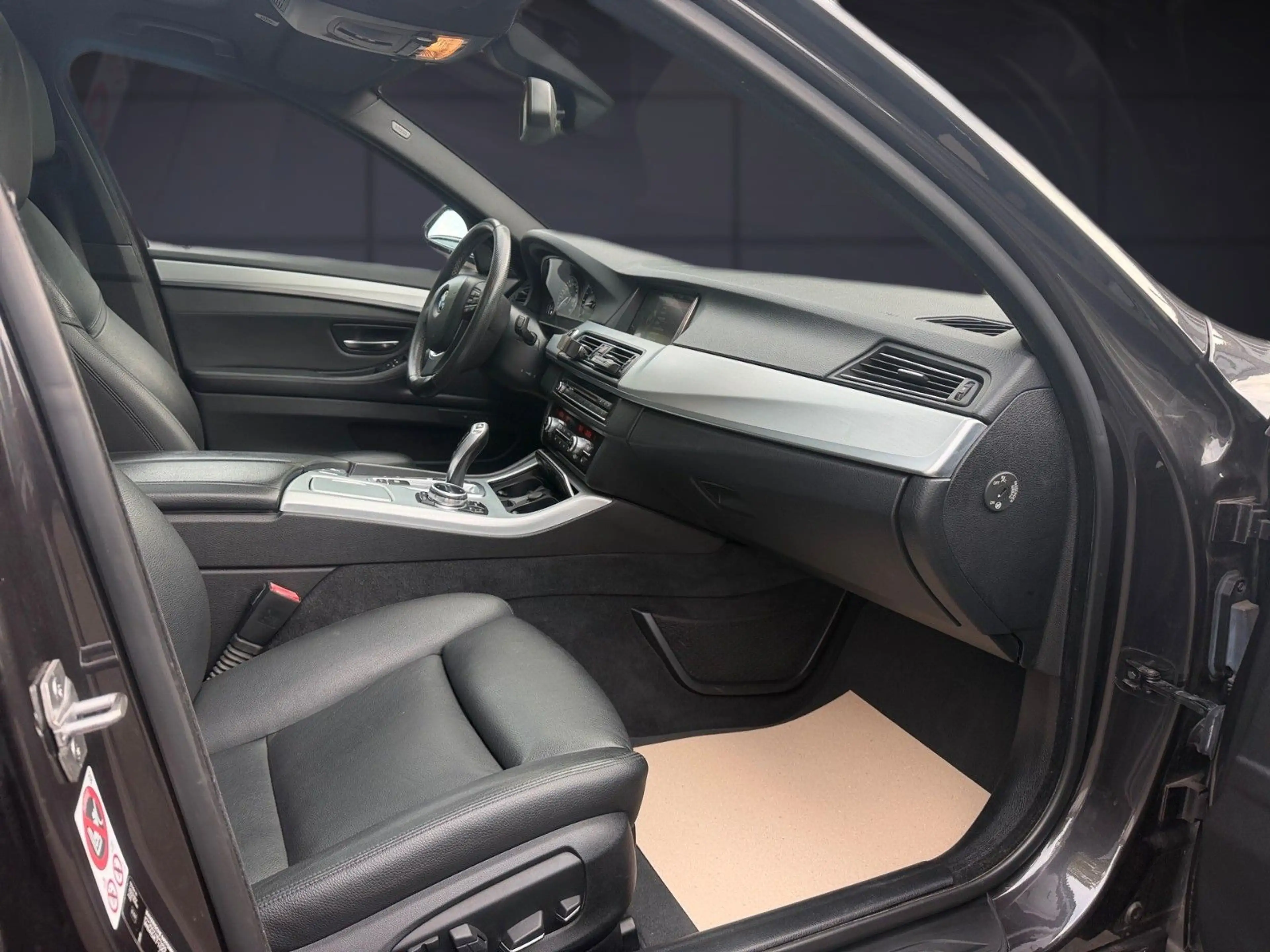 BMW 535 D X-DRIVE AUTM/PANO/AHK/NAVI/LEDER/HEAD-UP/ — photo 11