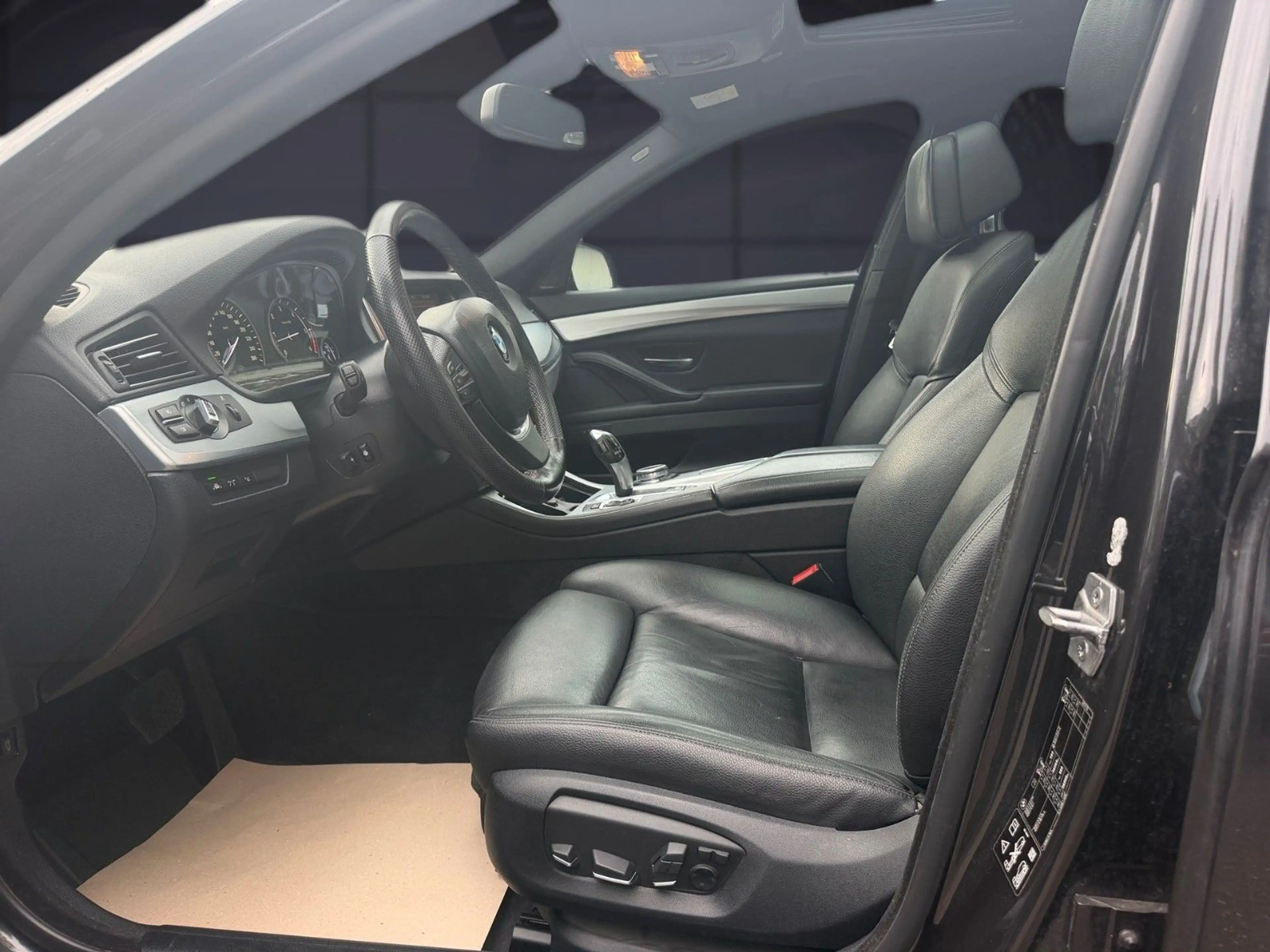 BMW 535 D X-DRIVE AUTM/PANO/AHK/NAVI/LEDER/HEAD-UP/ — photo 9