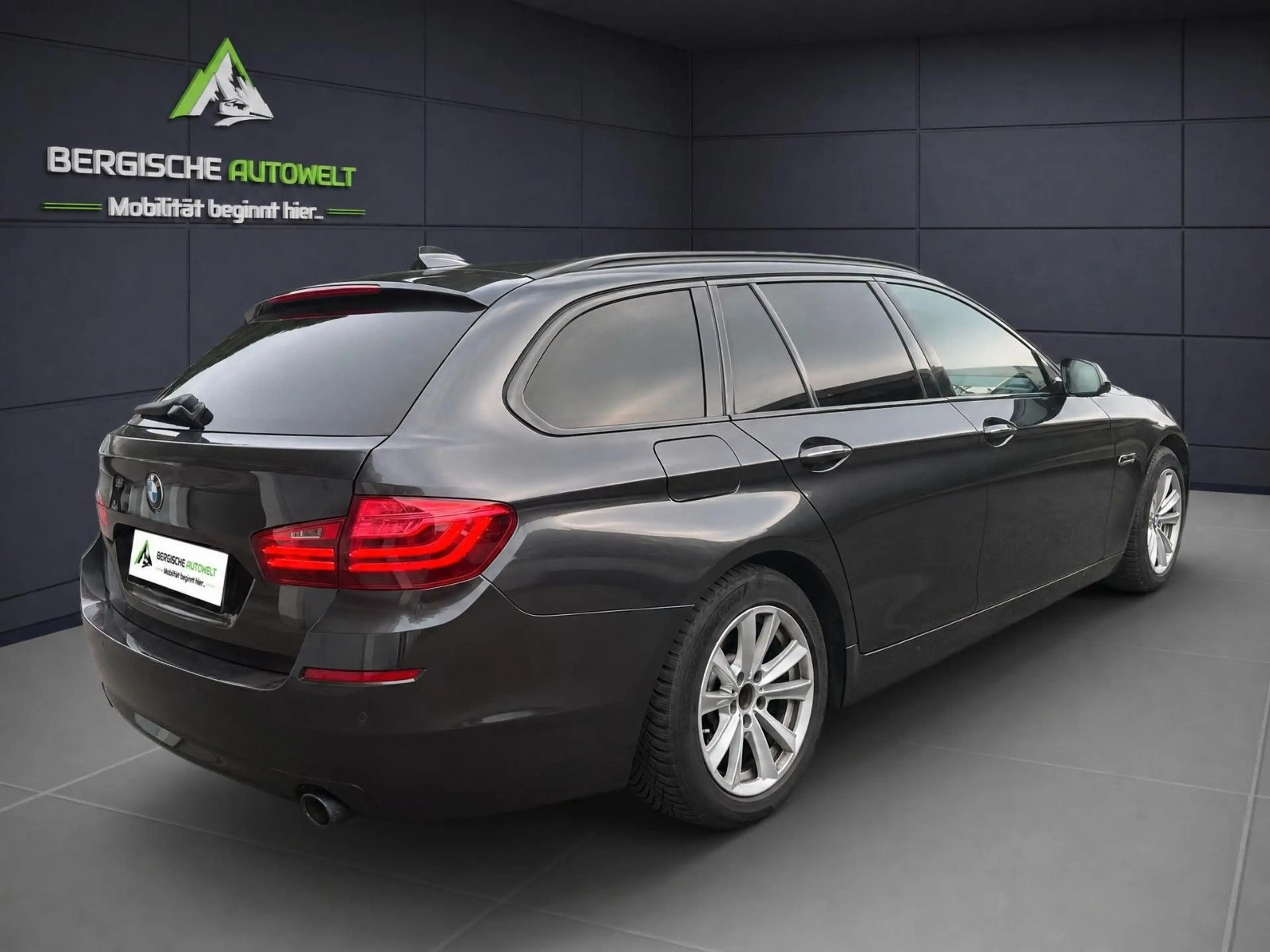 BMW 535 D X-DRIVE AUTM/PANO/AHK/NAVI/LEDER/HEAD-UP/ — photo 8