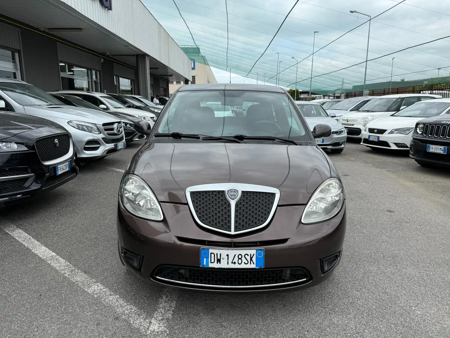 Lancia Ypsilon Ypsilon 1.4 8v Platinum  Gpl Marrón - 2