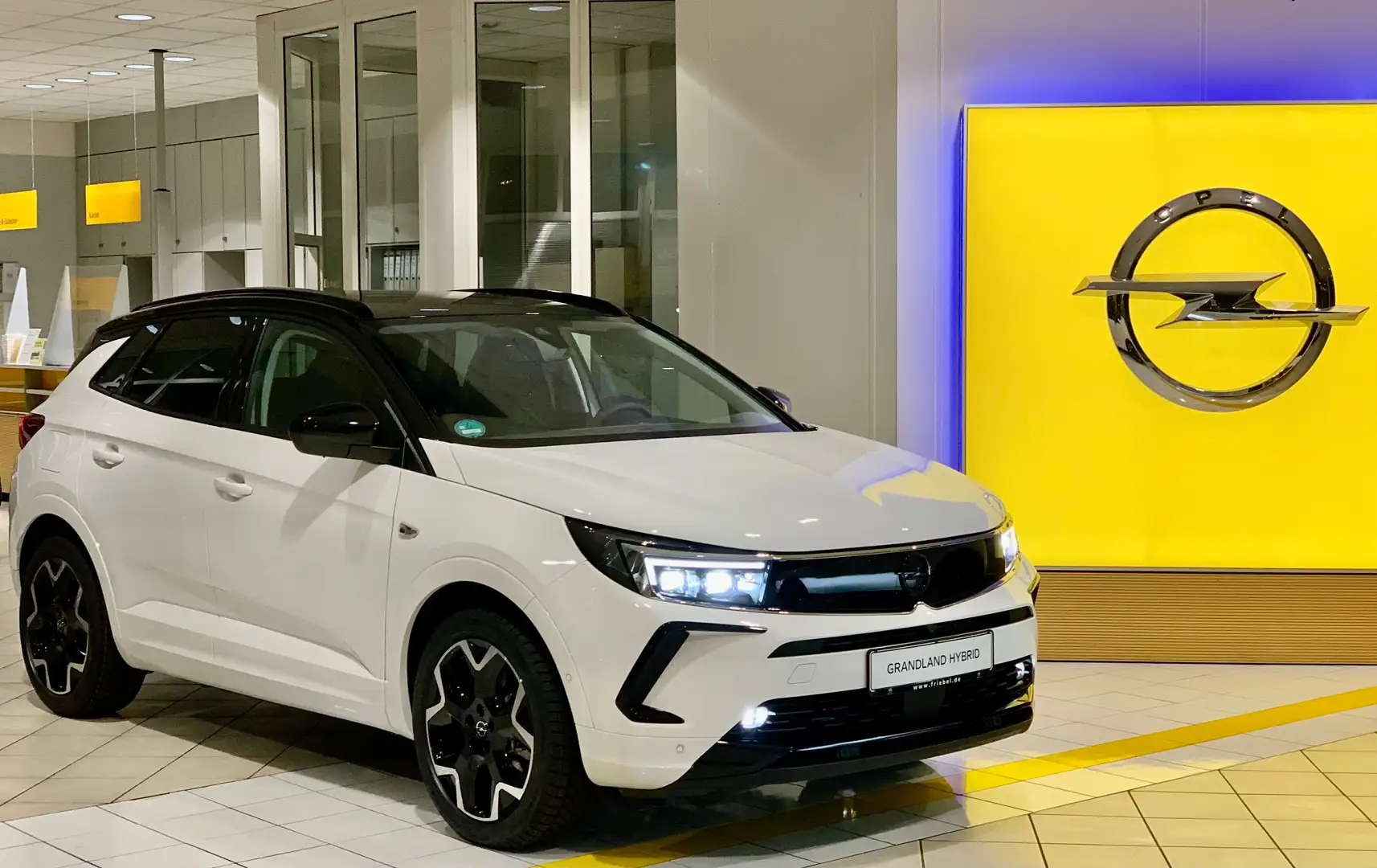 Opel Grandland Hybrid/AT/GSe/ALLRAD/AHZV/Kam/Navi/Leder/NightVis. Weiß - 1