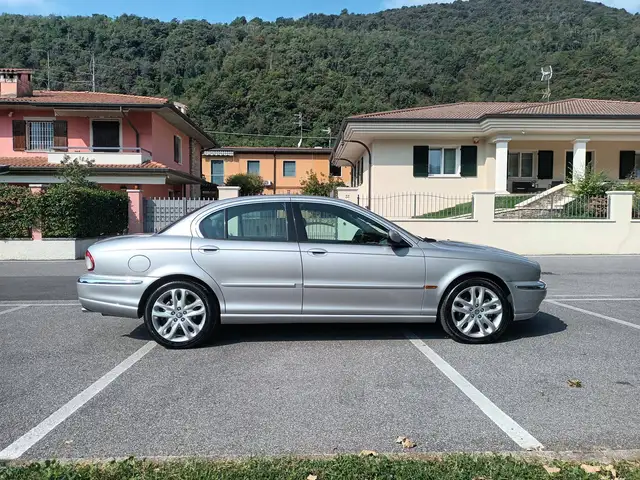 Jaguar X-Type