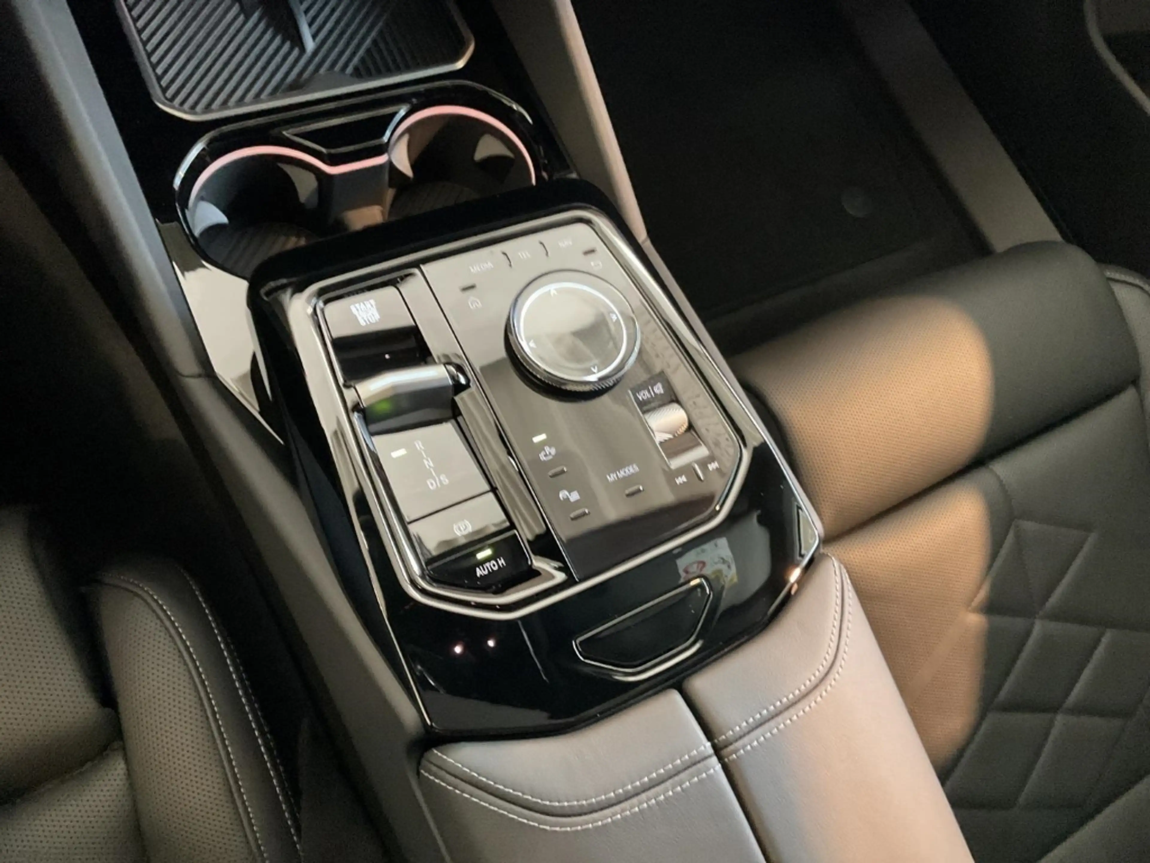 BMW 540 d xDrive M Sport Pro HUD Pano AHK Standh. Dr.Ass.P — photo 13