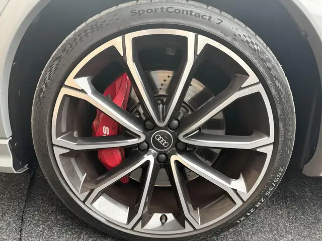 Audi RS Q3 view 8