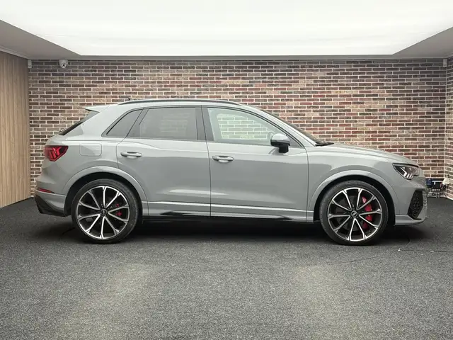 Audi RS Q3 view 4
