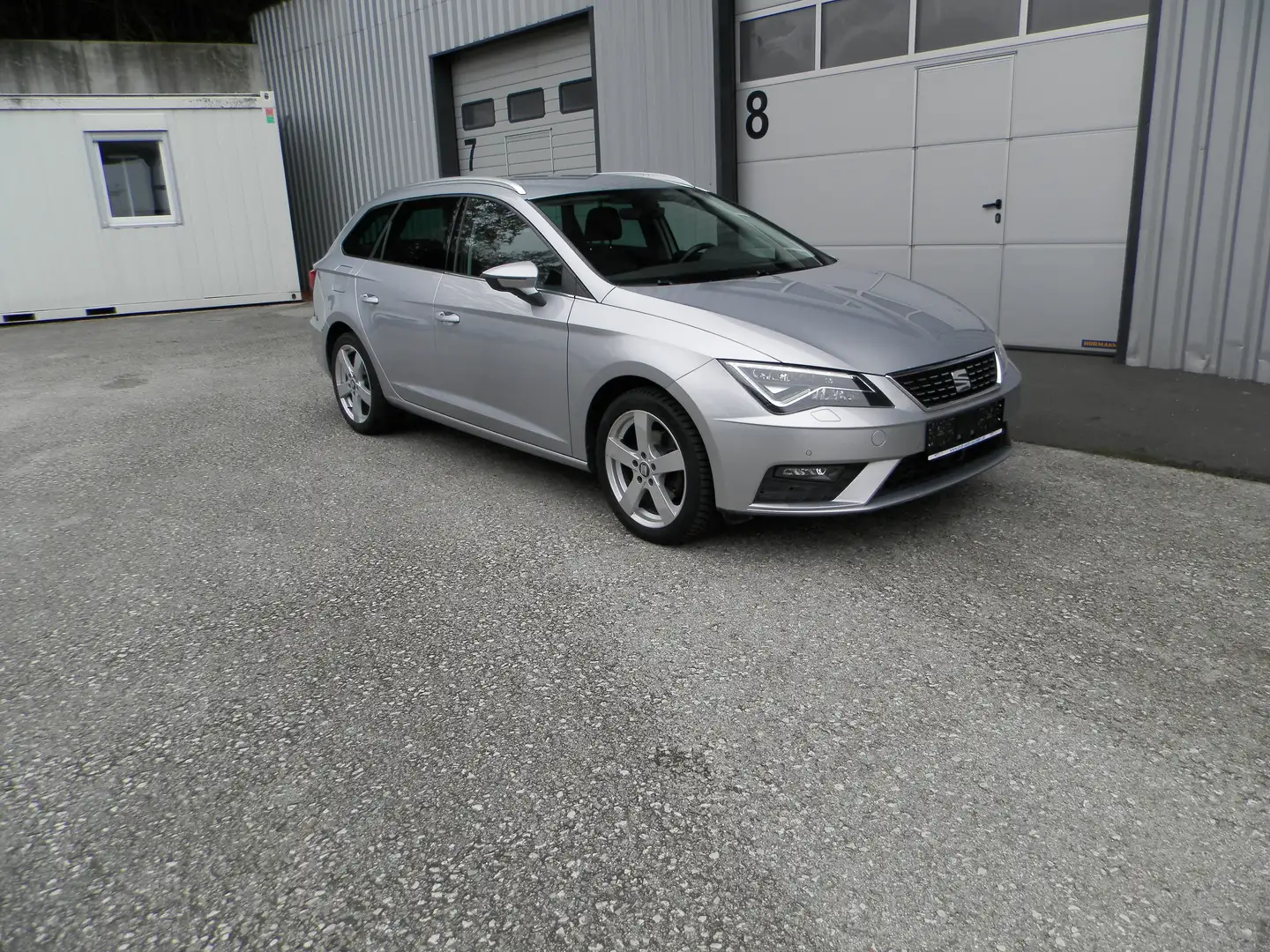 SEAT Leon Xcellence Grau - 1