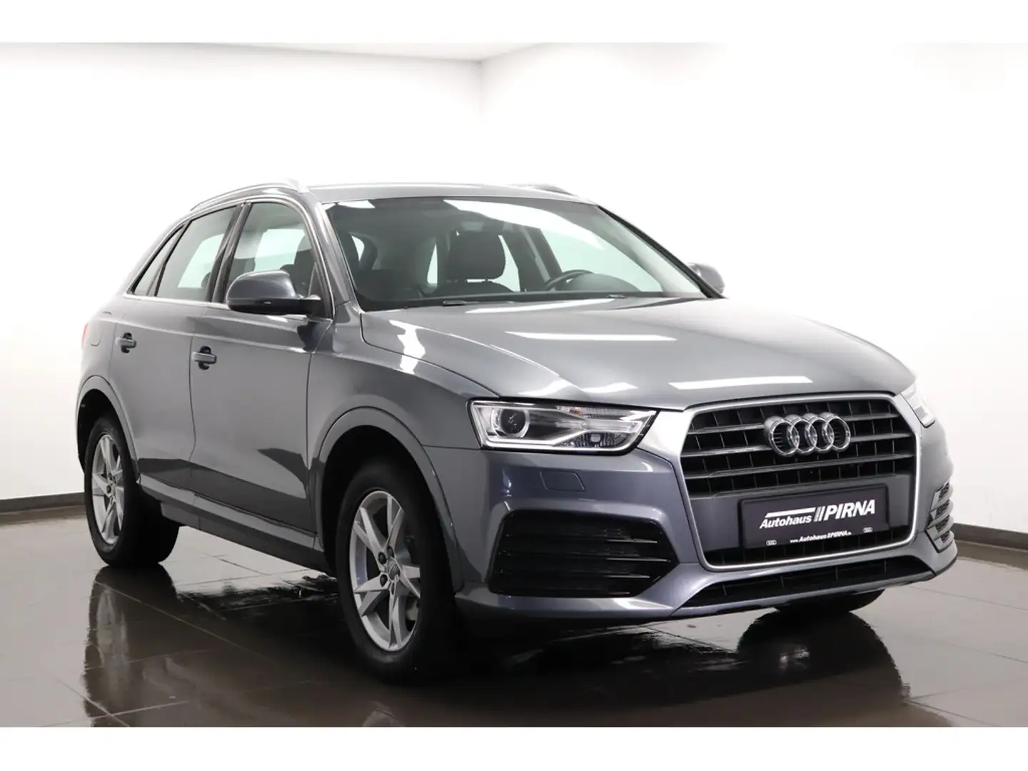 Audi Q3 2.0 TDI sport NAVI XENON AHK Grau - 2