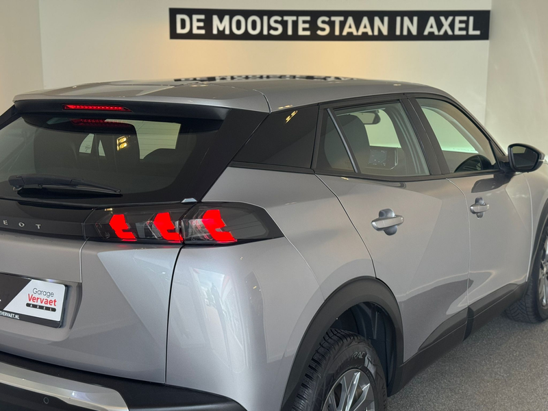 Peugeot 2008 1.2 PureTech Active — photo 11