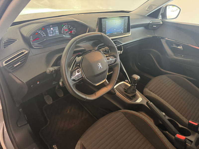 Peugeot 2008 1.2 PureTech Active — photo 15