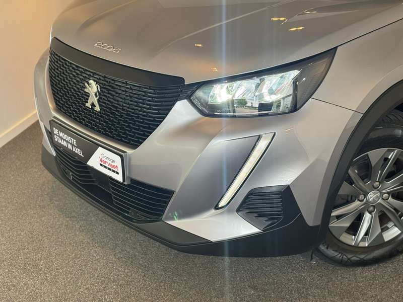 Peugeot 2008 1.2 PureTech Active — photo 3