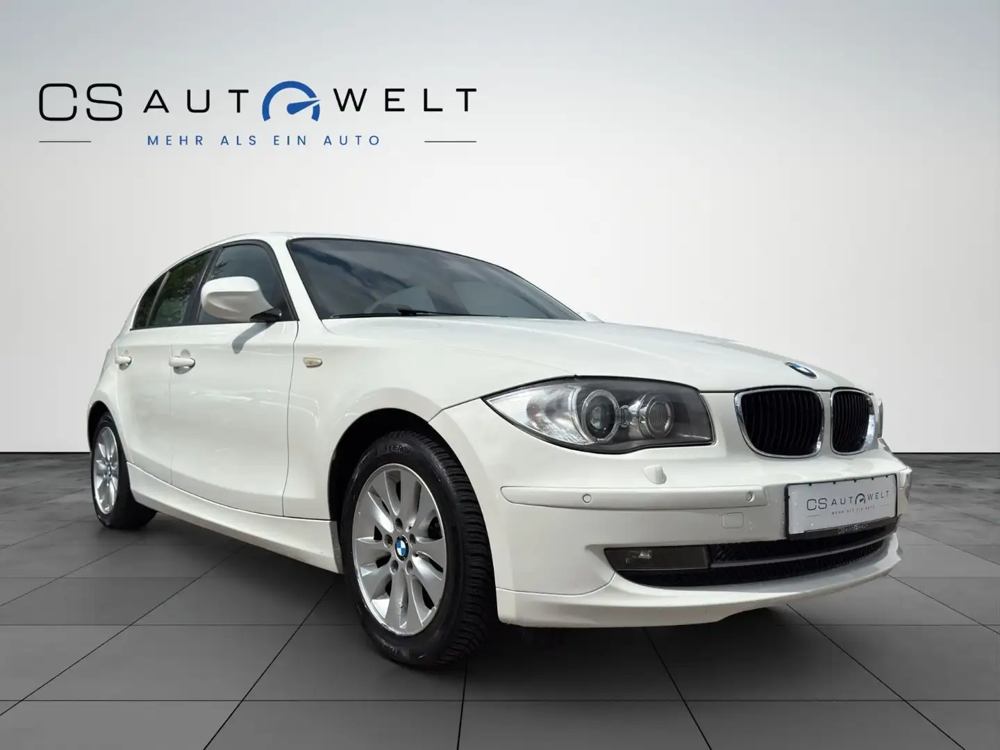 BMW 118 i BI-XENON/KLIMAAUT/PDC/SITZHEIZUNG/TEMPO Weiß - 2