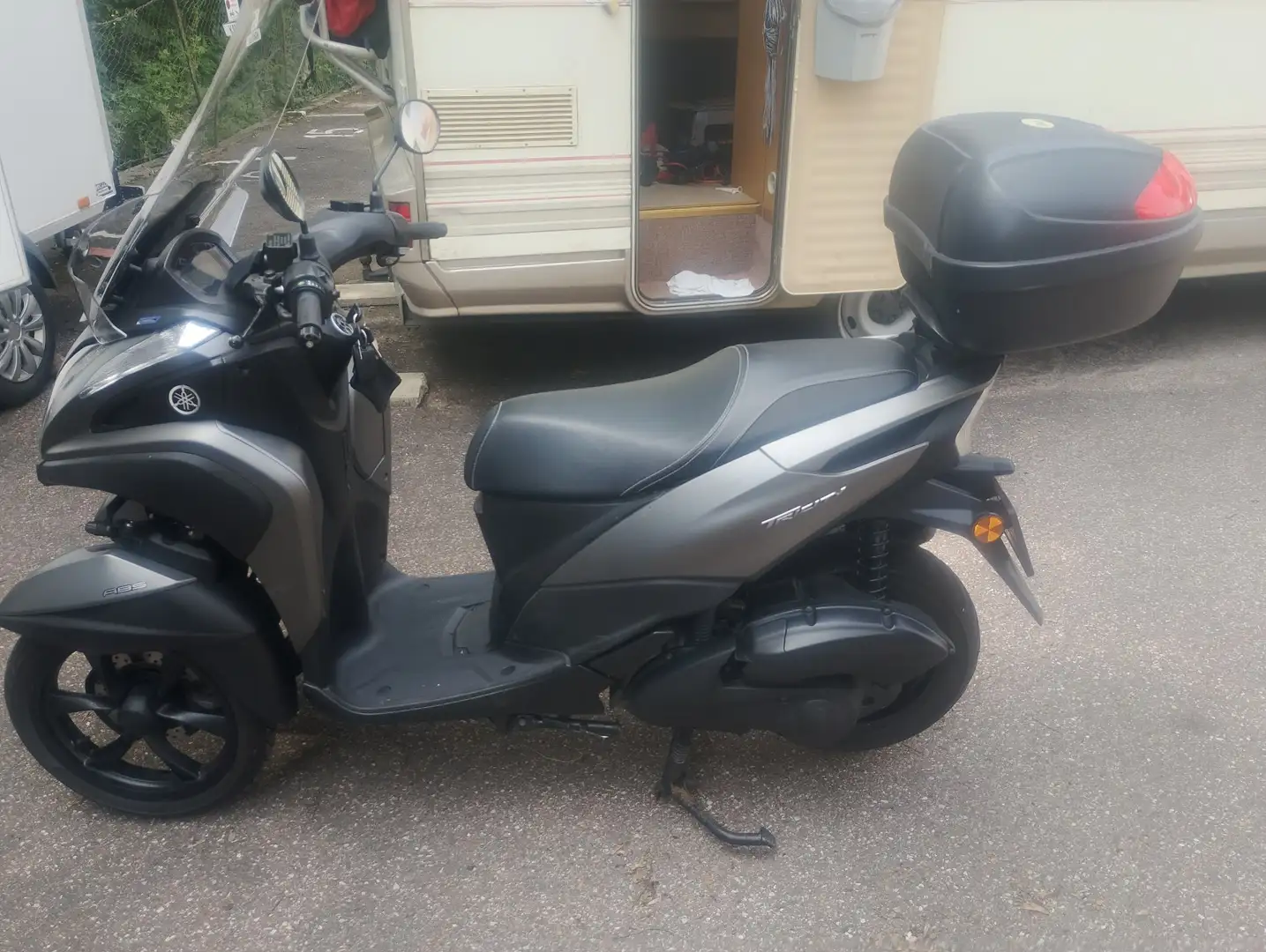 Yamaha TriCity Kann mit einem Autoführerschein Grau - 2
