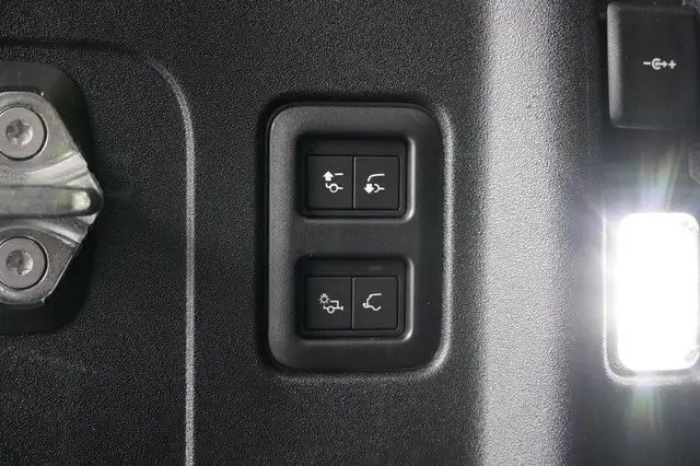 Land Rover Defender Defender 110 PHEV X-Dynamic SE Head-Up Ansicht 16