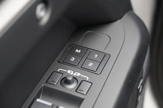 Land Rover Defender Defender 110 PHEV X-Dynamic SE Head-Up Ansicht 20