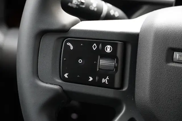 Land Rover Defender Defender 110 PHEV X-Dynamic SE Head-Up Ansicht 30