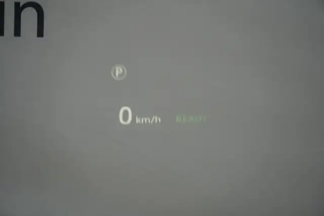 Land Rover Defender Defender 110 PHEV X-Dynamic SE Head-Up Ansicht 29