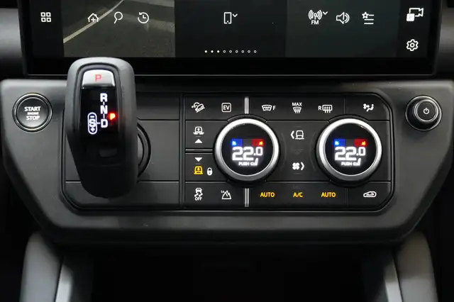 Land Rover Defender Defender 110 PHEV X-Dynamic SE Head-Up Ansicht 36