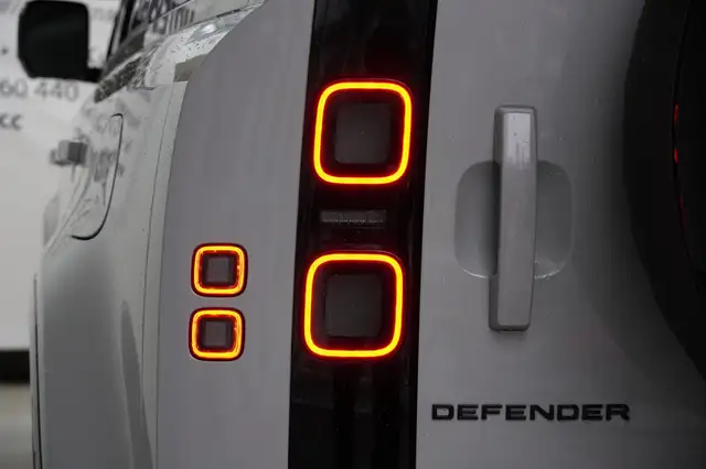 Land Rover Defender Defender 110 PHEV X-Dynamic SE Head-Up Ansicht 12