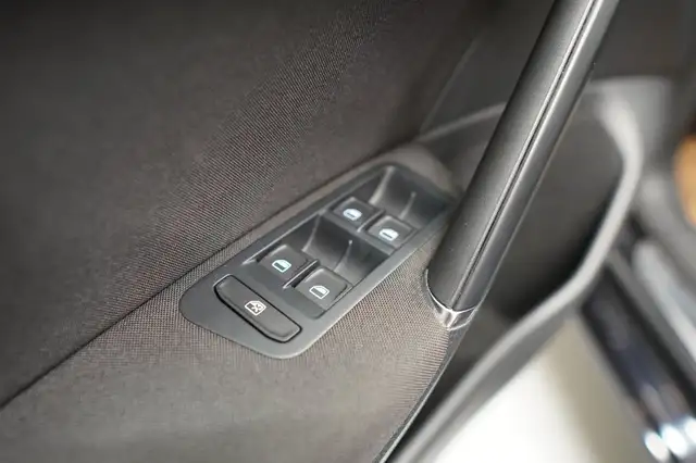 Volkswagen Golf view 14