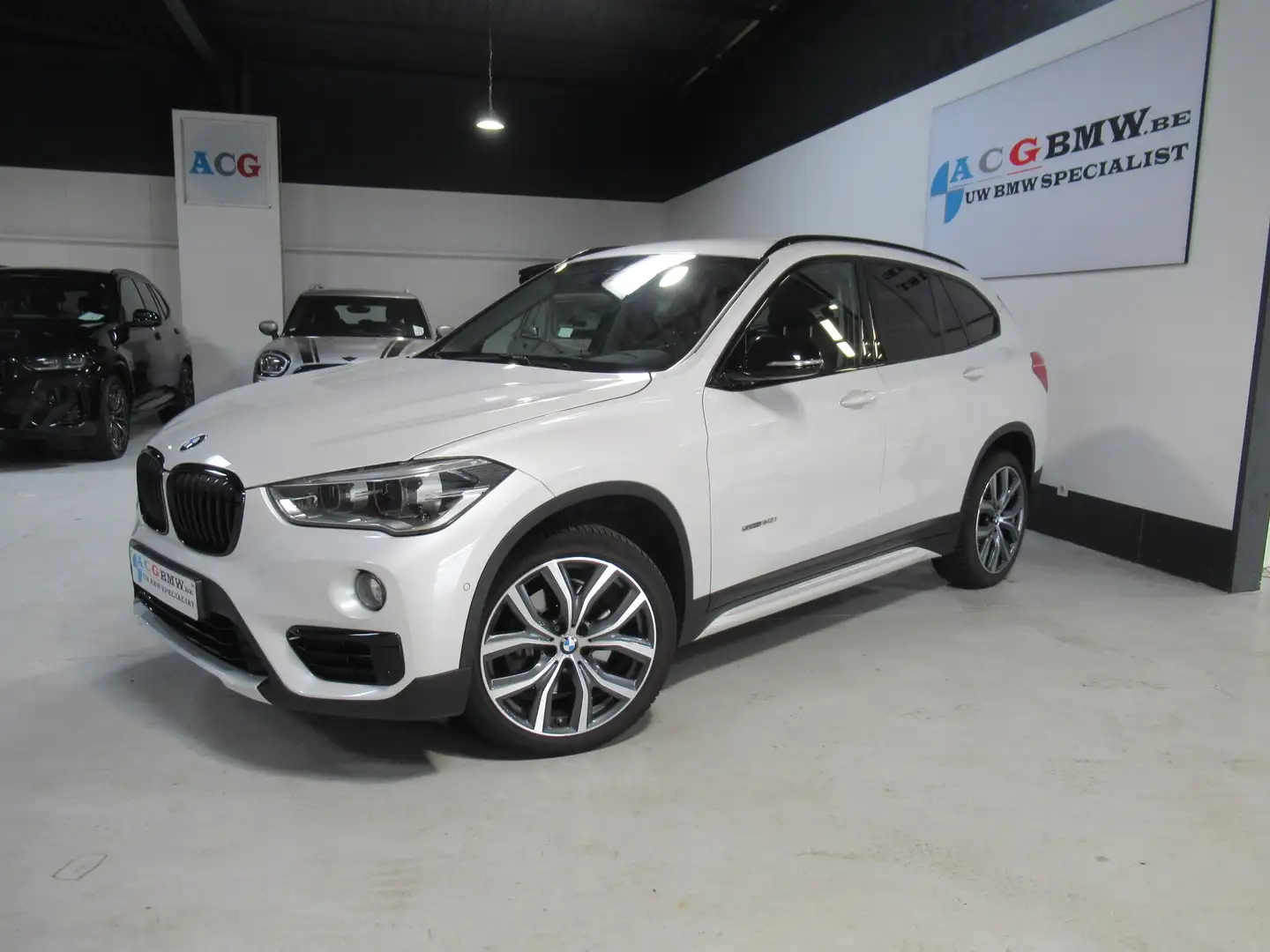 BMW X1 20i SportLine Shadow LED Leder Navi ParkAssist TOP Blanc - 2