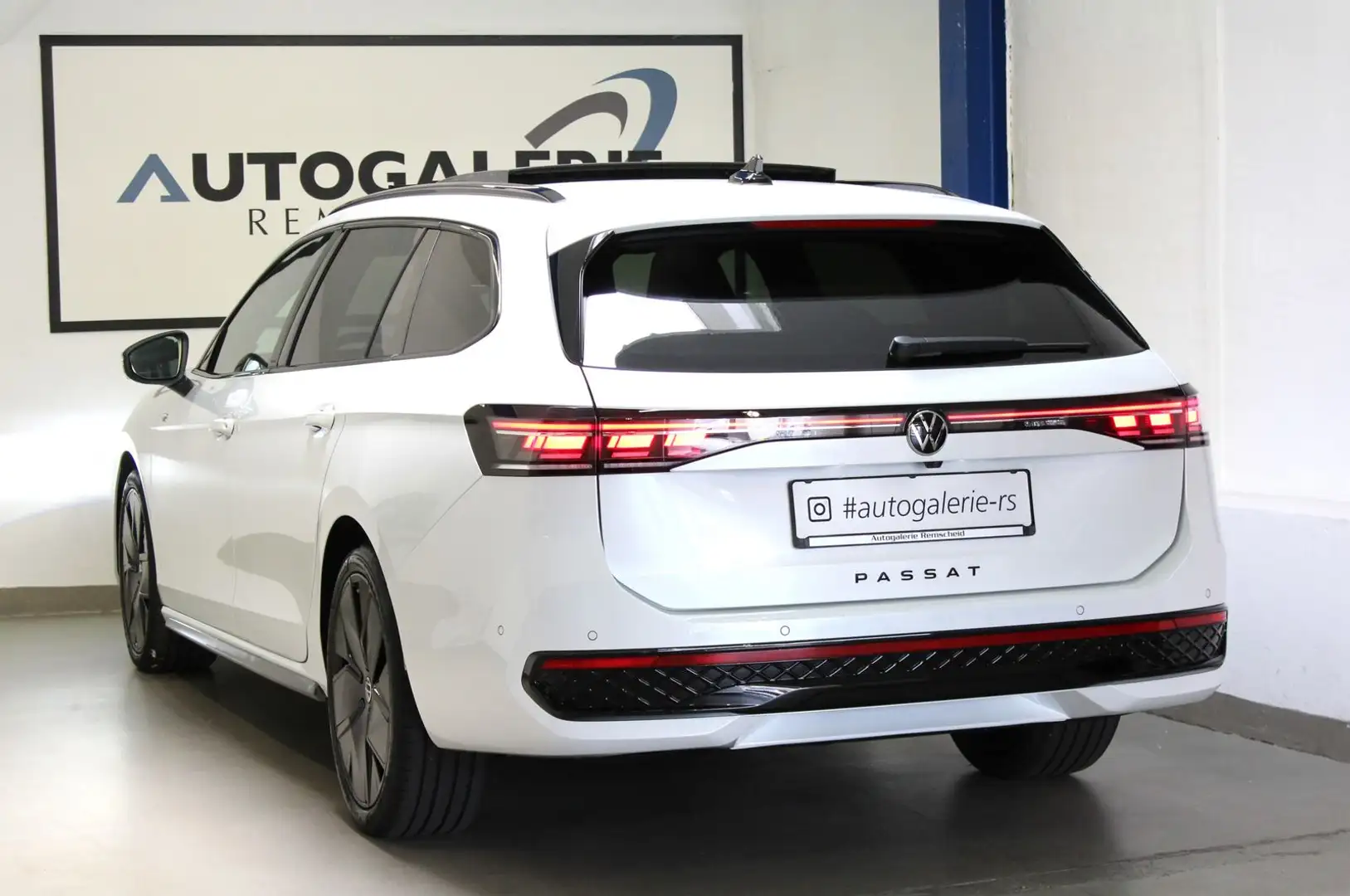 Volkswagen Passat Variant 2.0 TDI*BLACK*R LINE*PANO*STHZ*IQ Blanco - 1