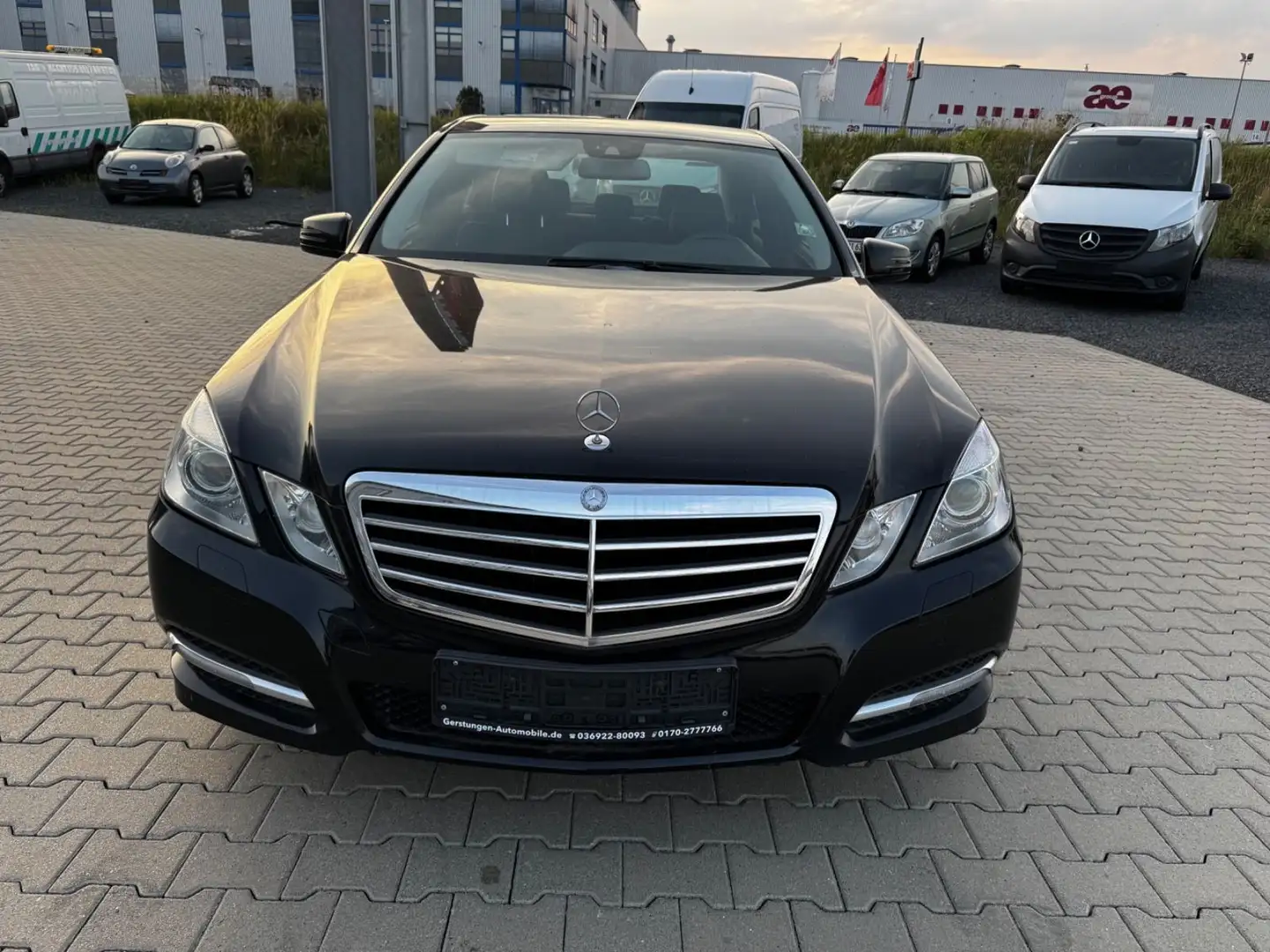 Mercedes-Benz E 200 CGI LIMOUSINE AVANTGARDE NAVI PDC XENON Schwarz - 2
