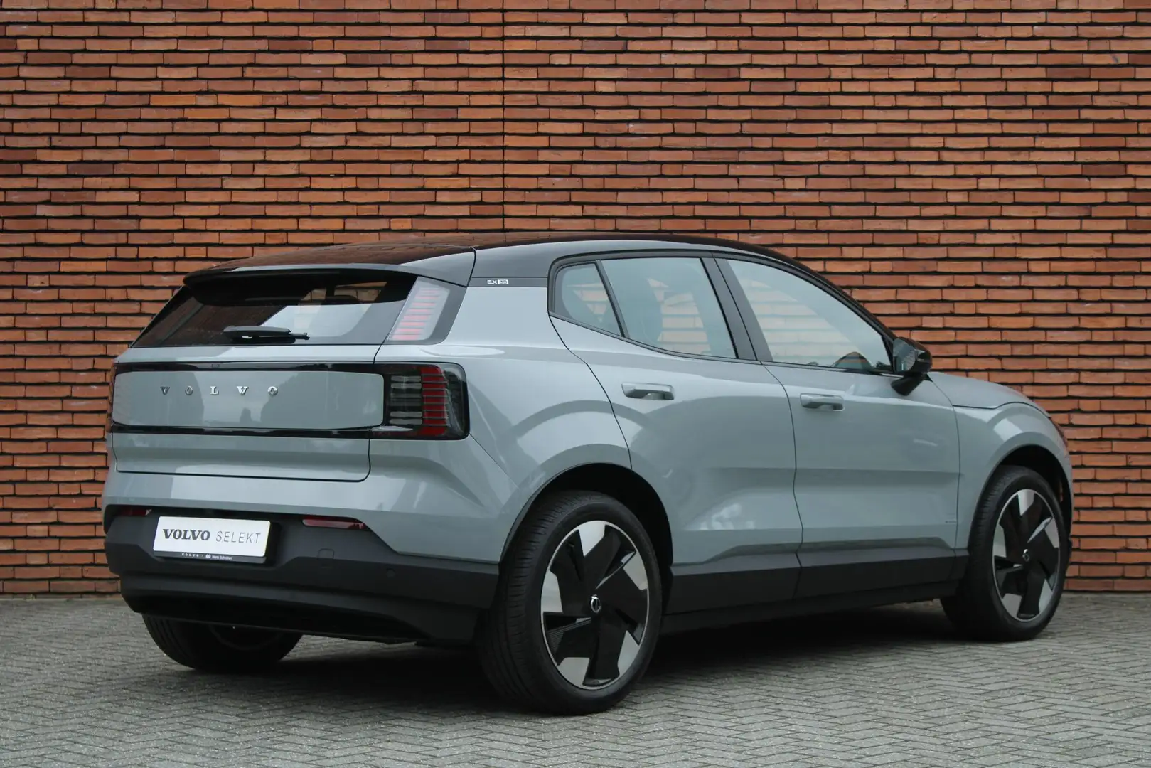 Volvo EX30 Twin Motor Performance Ultra | Vierwiel aandrijvin Grijs - 2