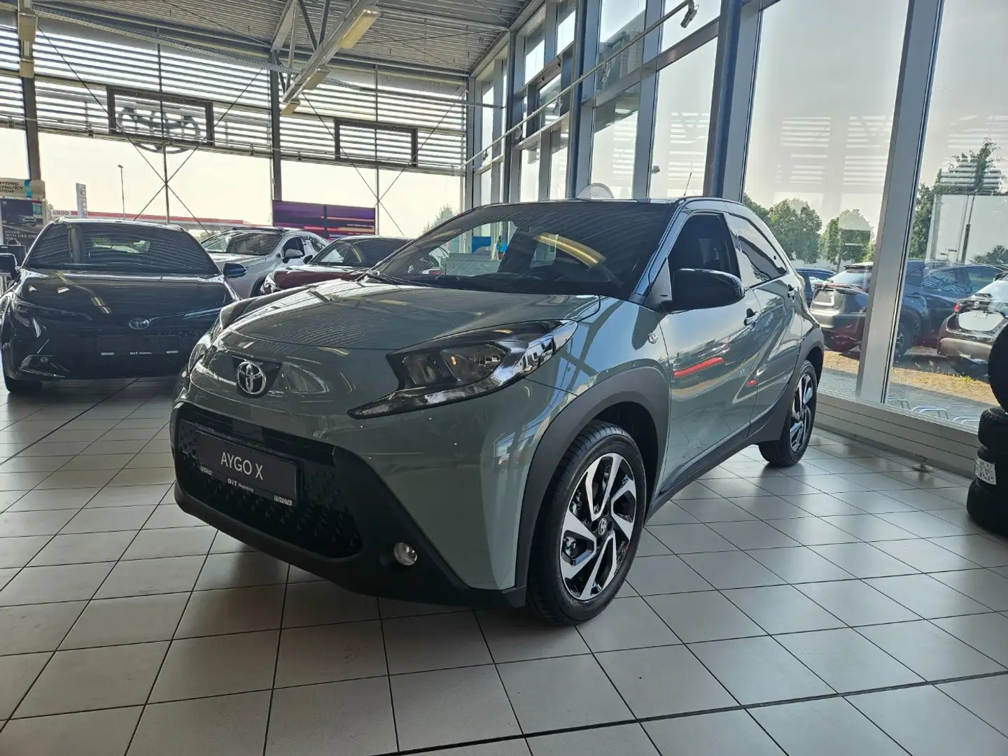 Toyota Aygo X 1.0 Teamplayer ACC+Navi+SHZ+Fernlichtass. Verde - 2