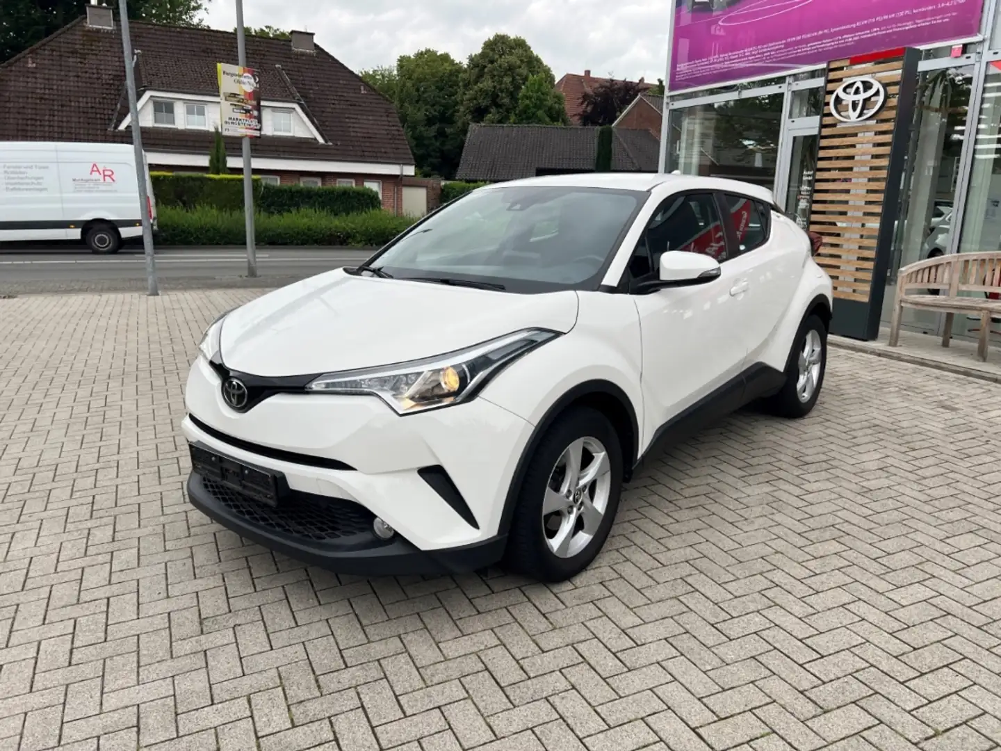 Toyota C-HR Flow 1.2 Turbo Klima DAB Spurhalteass. AHK Weiß - 2