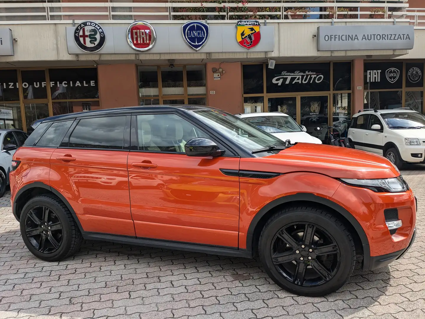 Land Rover Range Rover Evoque 5p 2.2 td4 Dynamic 150cv auto 9m Portocaliu - 1