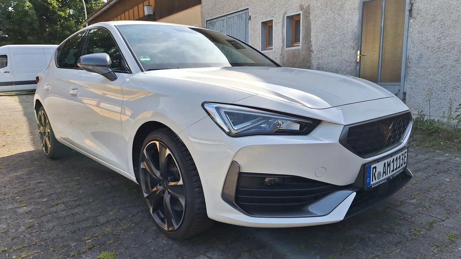 CUPRA Leon Leon 1.4 e-Hybrid (180 kW System) Weiß - 1