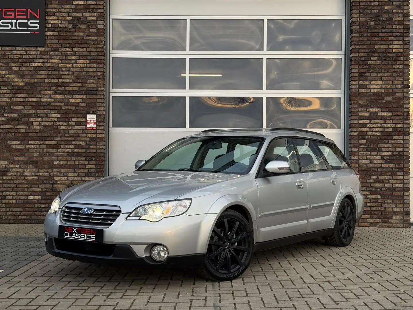 Subaru OUTBACK Executive Touring 3.0R Luxury Gris - 2