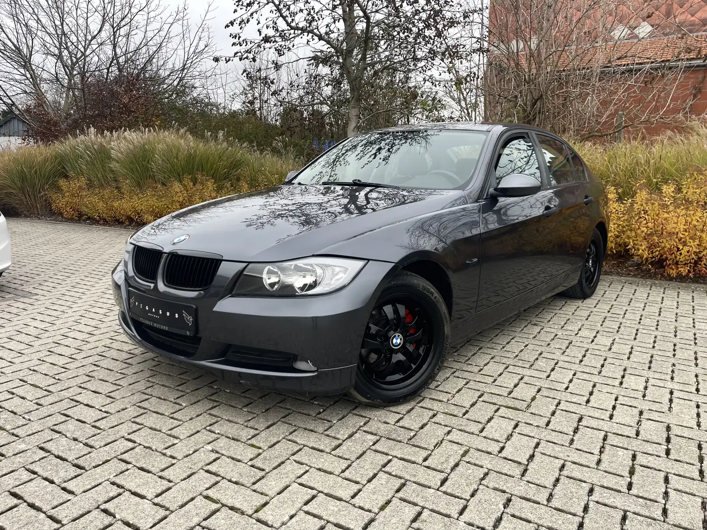 BMW 318 2006/190.000km/Manueel - Gekeurd Grau - 1