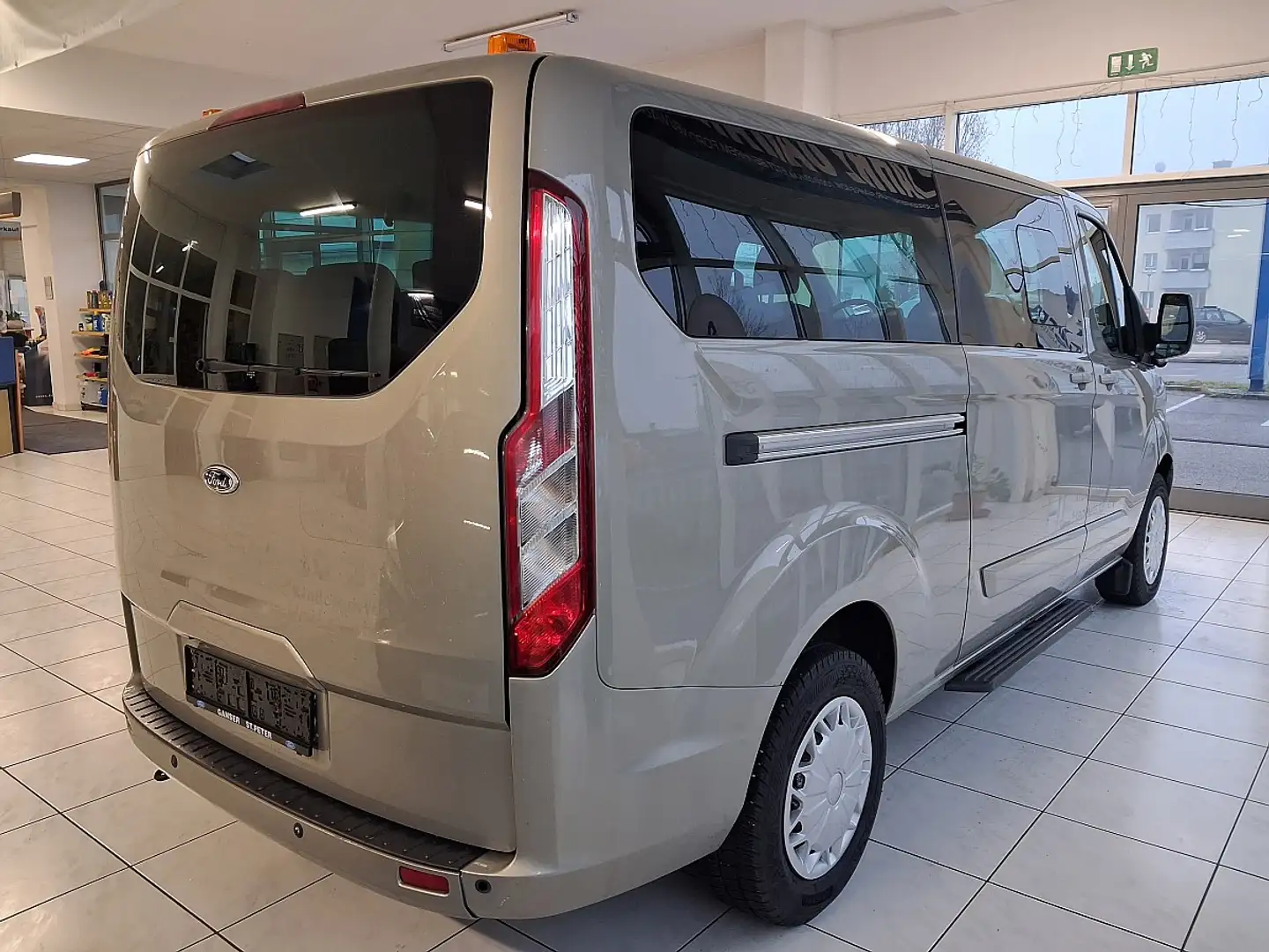 Ford Tourneo Custom L2H1 Titanium 2,2 TDCi Silber - 2