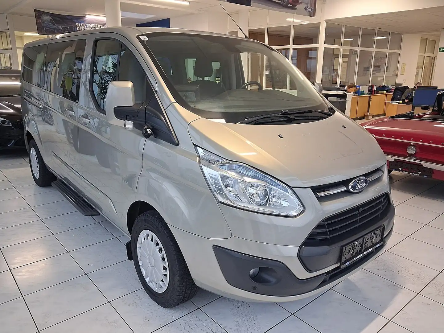 Ford Tourneo Custom L2H1 Titanium 2,2 TDCi Silber - 1