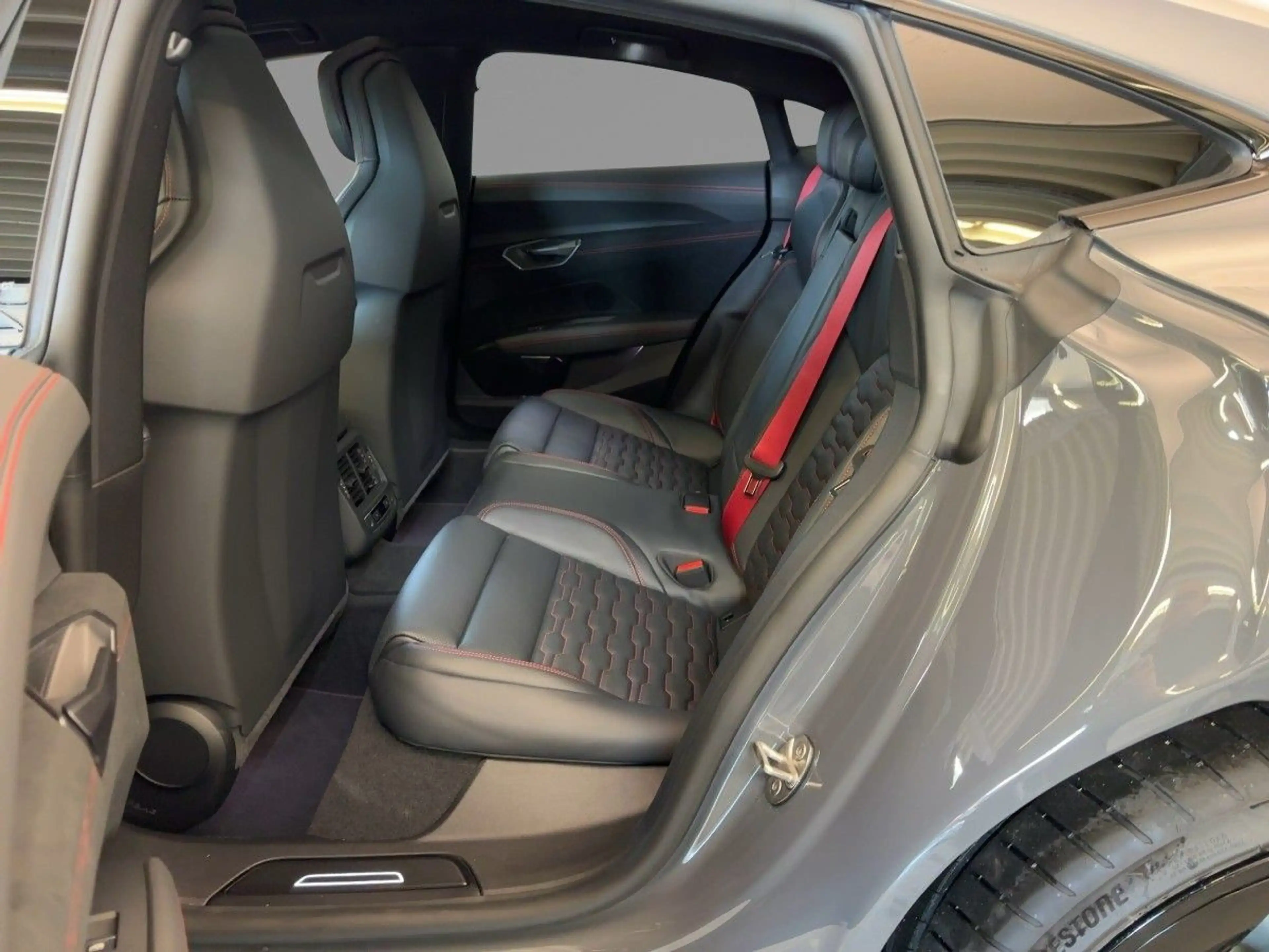 Audi RS e-tron GT 570 kW — photo 9