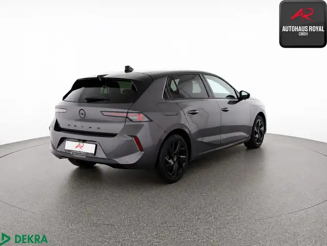 Opel Astra view 5