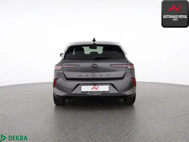 Opel Astra view 4