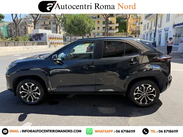 Toyota Yaris Cross view 3