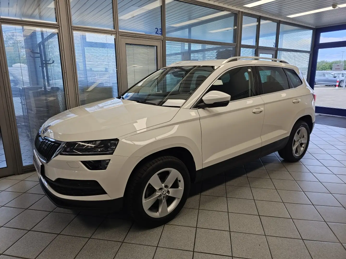 Skoda Karoq Style LED,Navi,Sitzheizung,PDC 2x Weiß - 2