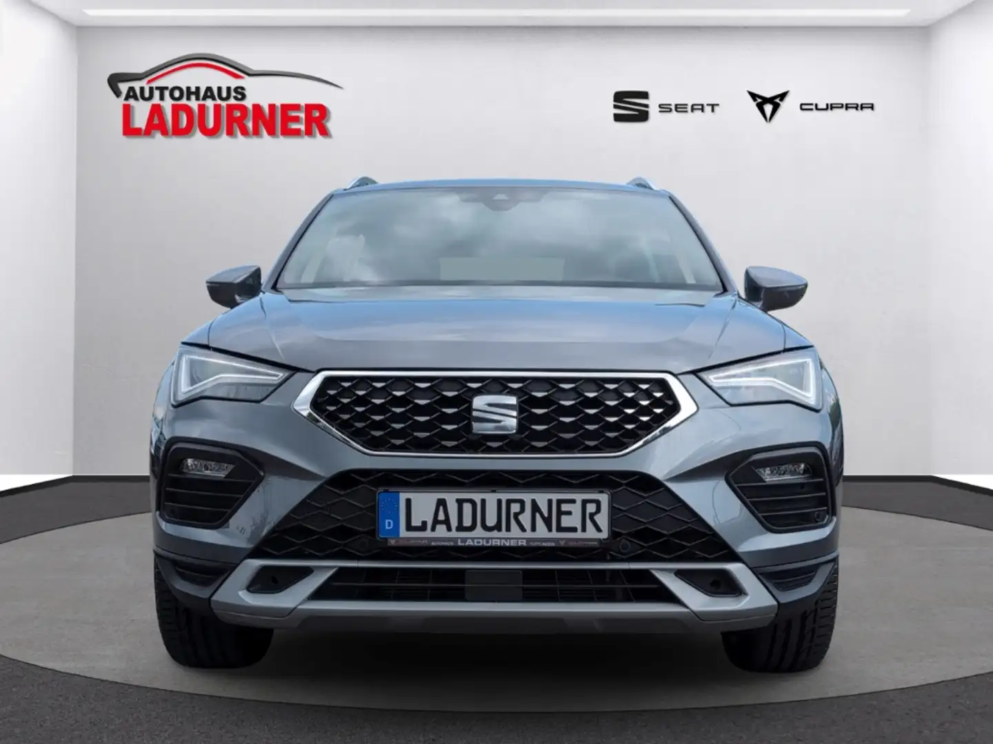 SEAT Ateca Xperience 1.5TSI DSG *STADHZG+AHK+PANODACH* Grau - 2
