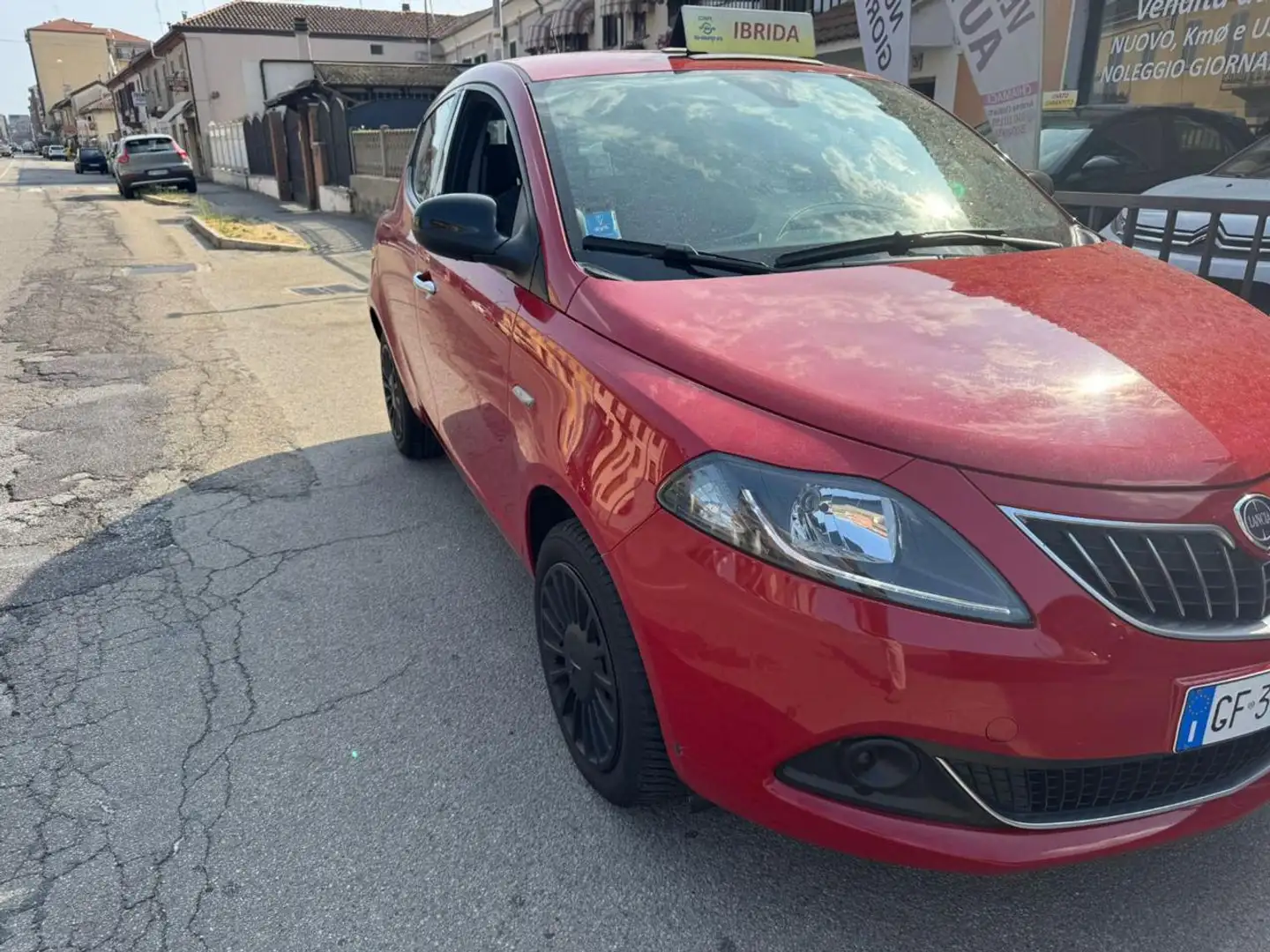 Lancia Ypsilon 1.0 FireFly 5 porte S&S Hybrid Ecochic Silver Rosso - 2