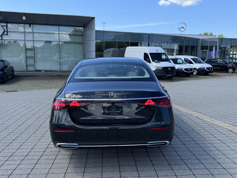 Mercedes-Benz E 300 E 300 de Edition Avantgarde Airmatic HinterachsLenk — photo 5