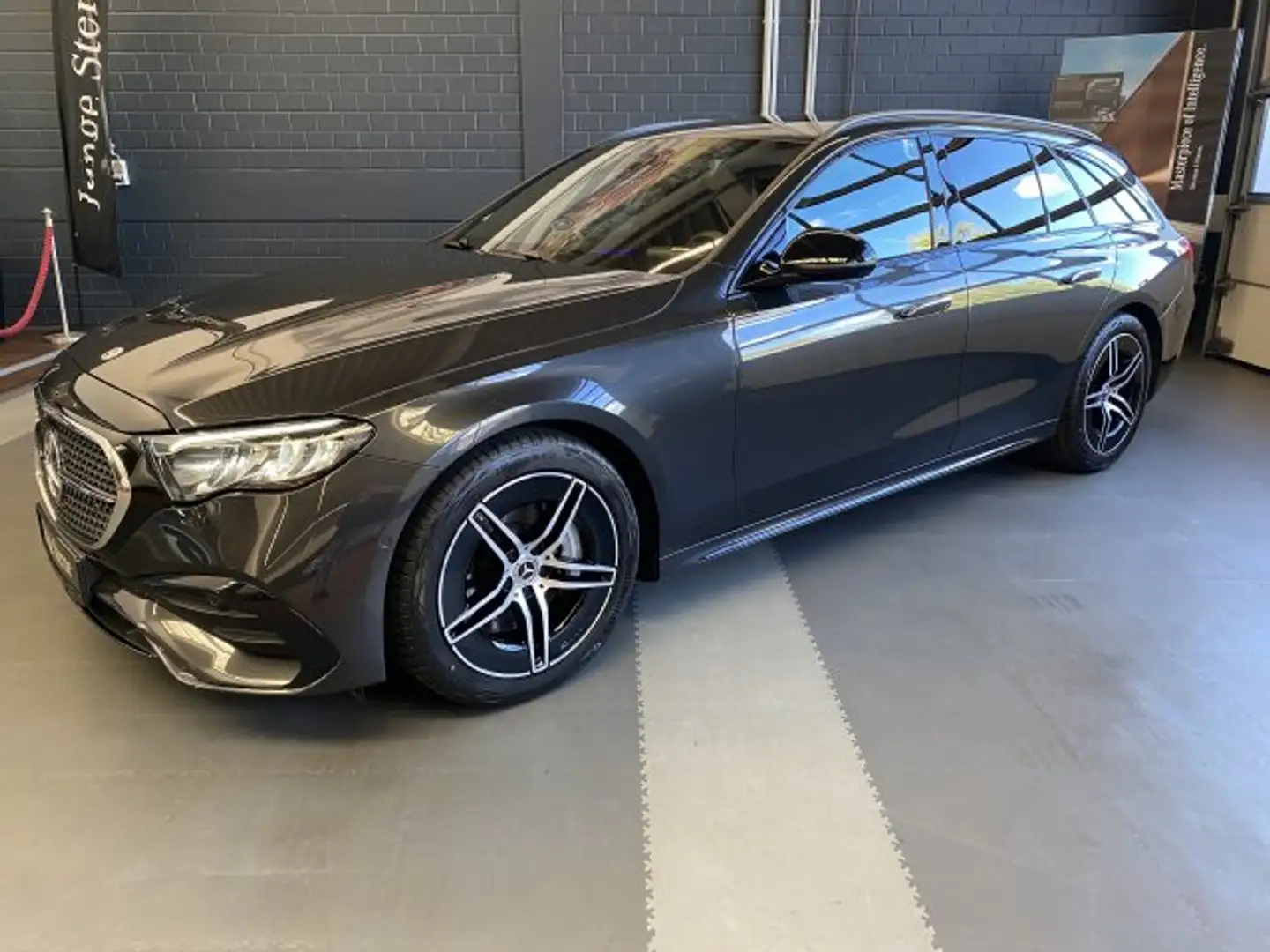 Mercedes-Benz E 220 E 220 d T AMG Adv. Night MBUX LED Distr. AHK ... Gris - 2