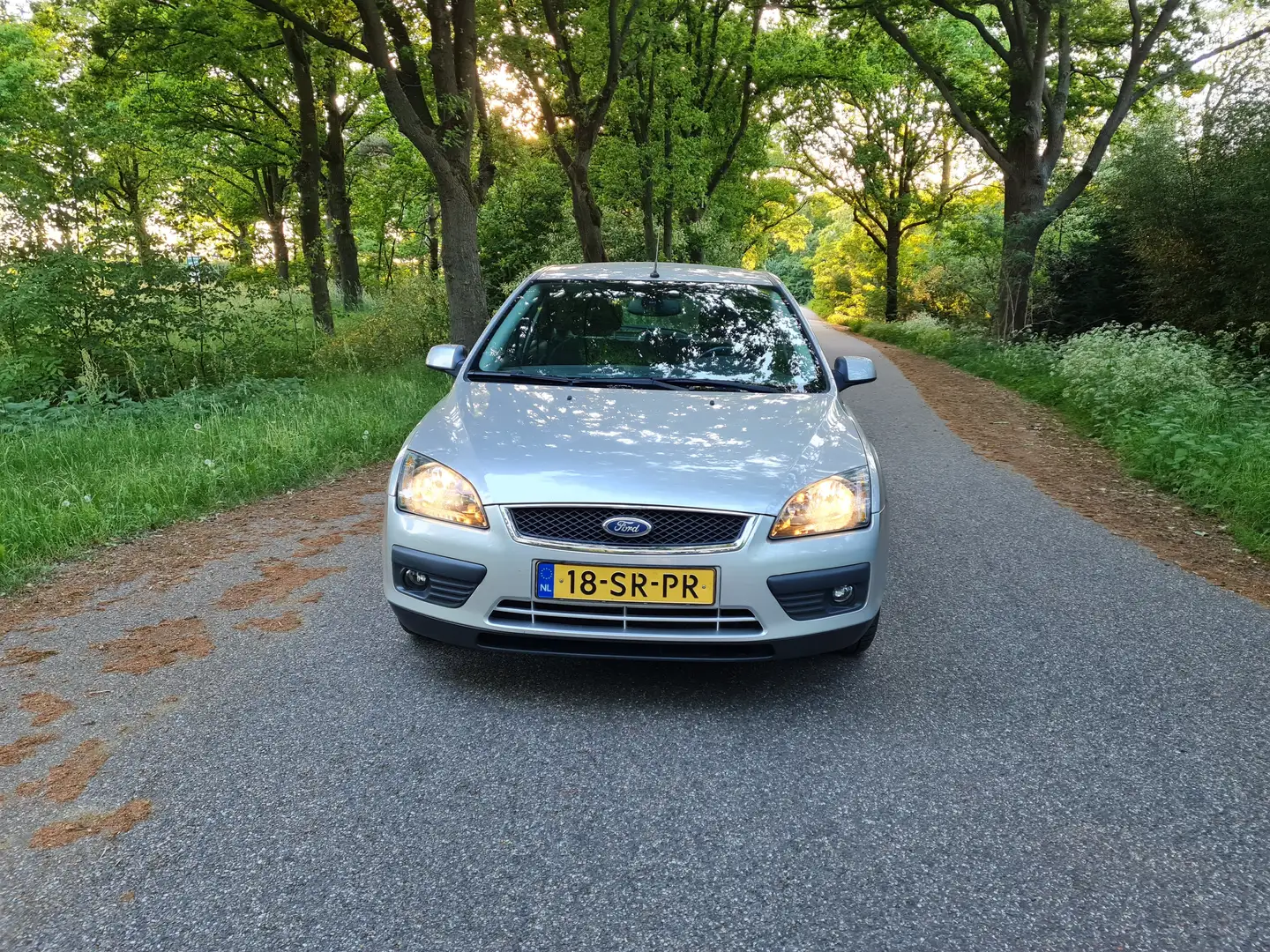 Ford Focus Focus 1.6-16V Futura AUTOMAAT, Clima, Goed onderh. Zilver - 2