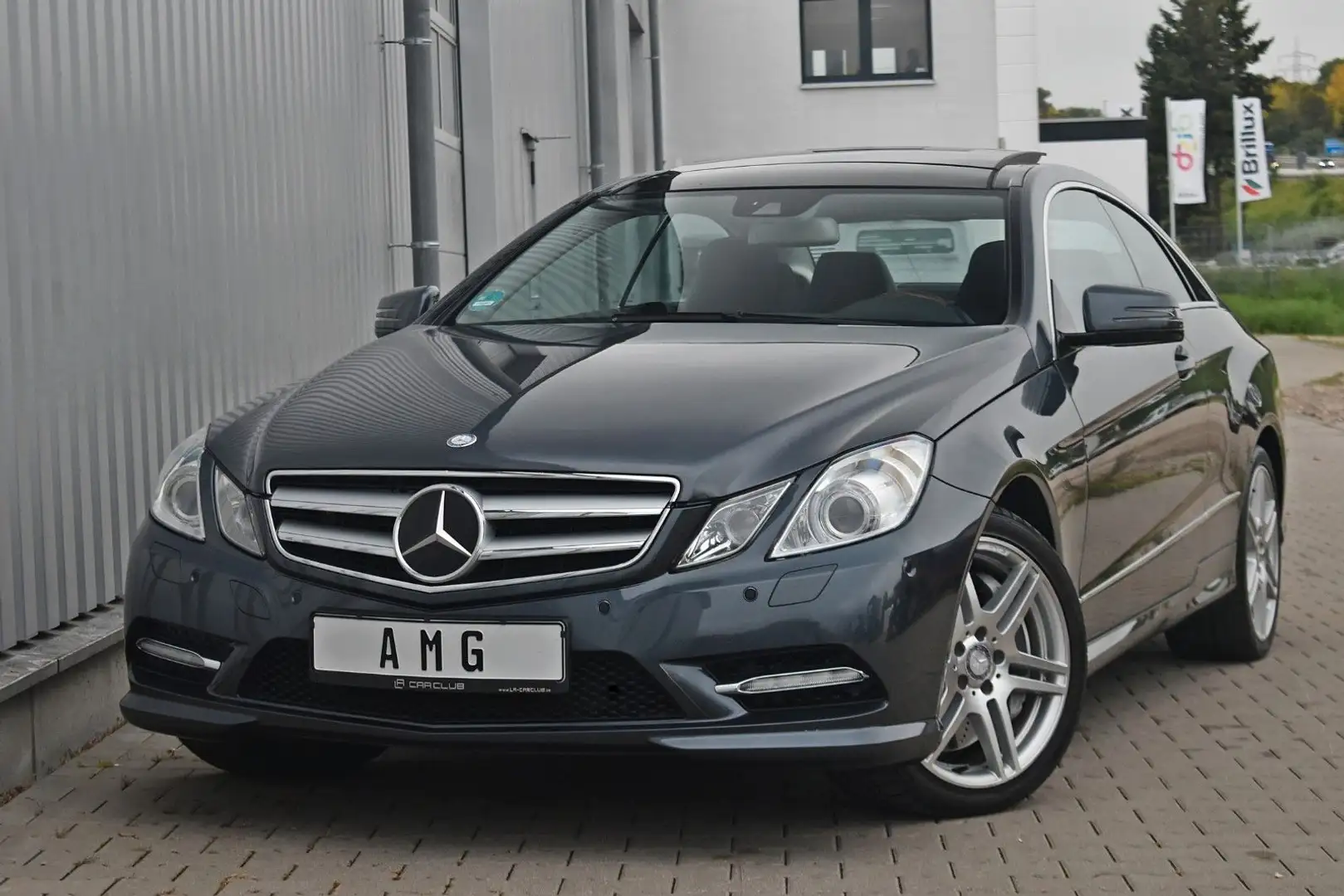 Mercedes-Benz E 500 Coupé*AMG-Paket! Pano! ACC! Kamera! BRD!* Grau - 2